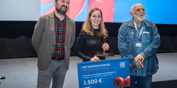 Režiserka ob prejemu nagrade - Foto: ZagrebDox