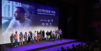 Poklon ustvarjalcev - Foto: Matjaž Rušt