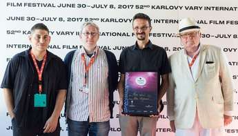 Podelitev nagrade Europa Cinemas Lable Alenu Drljeviću in ekipi filma Moški ne jočejo