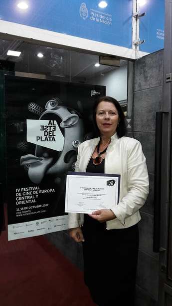 Prevzem nagrade za Nočno življenje - na fotografiji veleposlanica Jadranka Šturm Kocjan