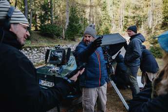 Režiser Gregor Andolšek in direktor fotografije Miloš Srdić med snemanjem  med snemanjem filma T…