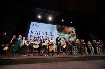 Poklon ustvarjalcev - Foto: Matjaž Rušt