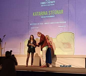 Katarina Stegnar ob prejemu nagrade - Foto: osebni arhiv