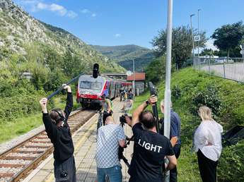 Viseči most - Foto: Bela Film