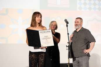 Jara Sofija Ostan ob prejemu nagrade - Foto: Festival v Herceg Novem