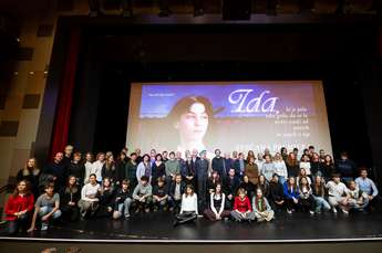 Poklon ustvarjalcev - Foto: Aleš Cipot