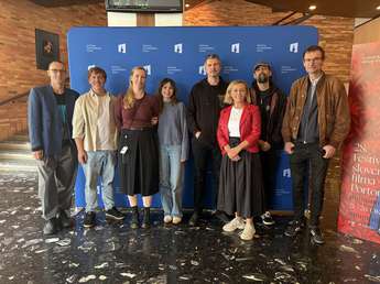 Ekipa filma Pošast za železno zaveso na 28. FSF in Nataša Bučar direktorica SFC - Foto: Kristina…